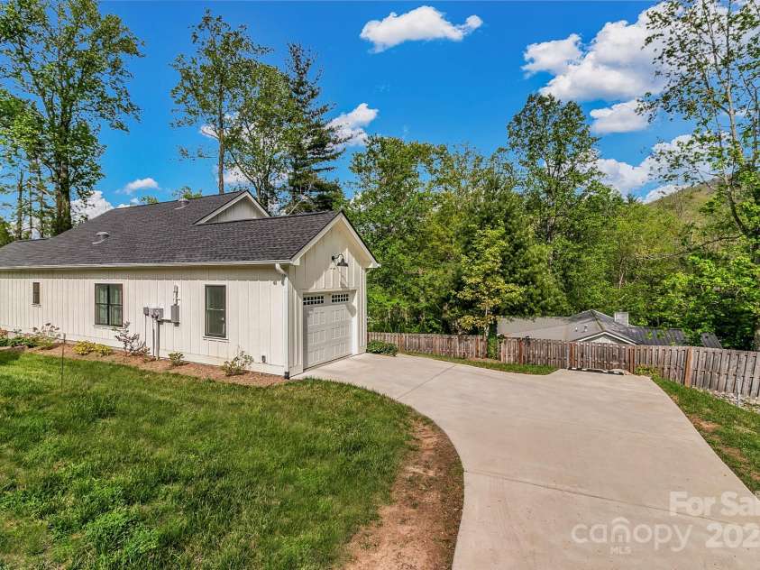 40 Rangeley Drive, Asheville, NC 28803.  MLS# CAR4219622, YatesRealty ID 7094. 