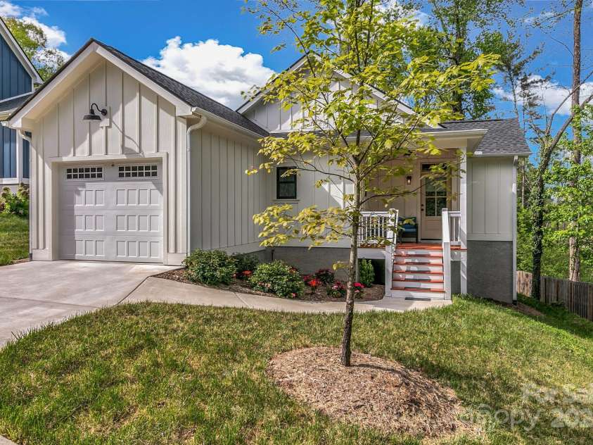 40 Rangeley Drive, Asheville, NC 28803.  MLS# CAR4219622, YatesRealty ID 7094. 