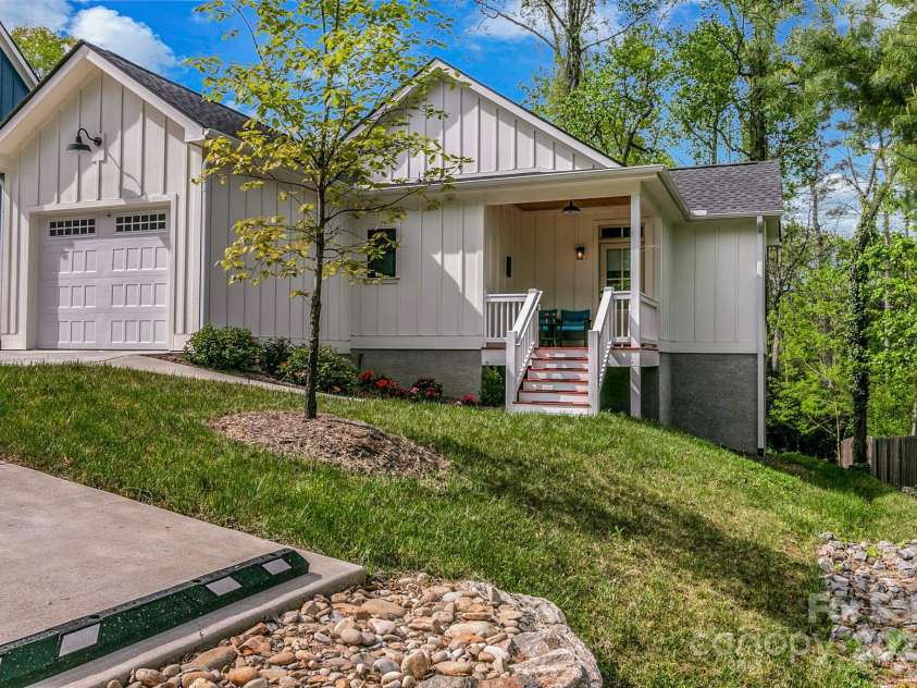 40 Rangeley Drive, Asheville, NC 28803.  MLS# CAR4219622, YatesRealty ID 7094. 