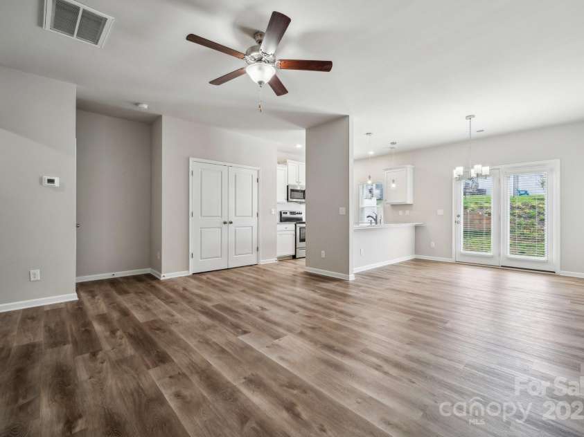 10036 Brittondale Lane, Charlotte, NC 28215.  MLS# CAR4238226, YatesRealty ID 7097. 