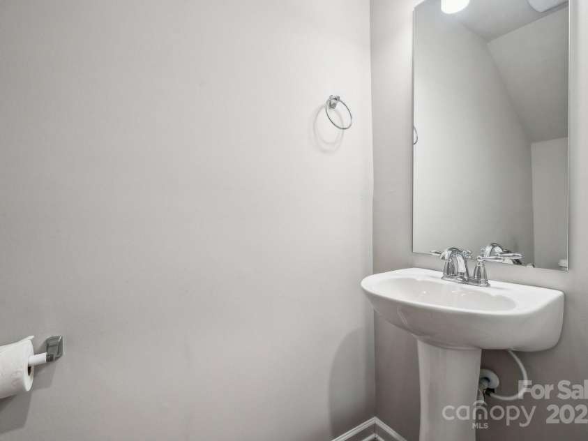 10036 Brittondale Lane, Charlotte, NC 28215.  MLS# CAR4238226, YatesRealty ID 7097. 