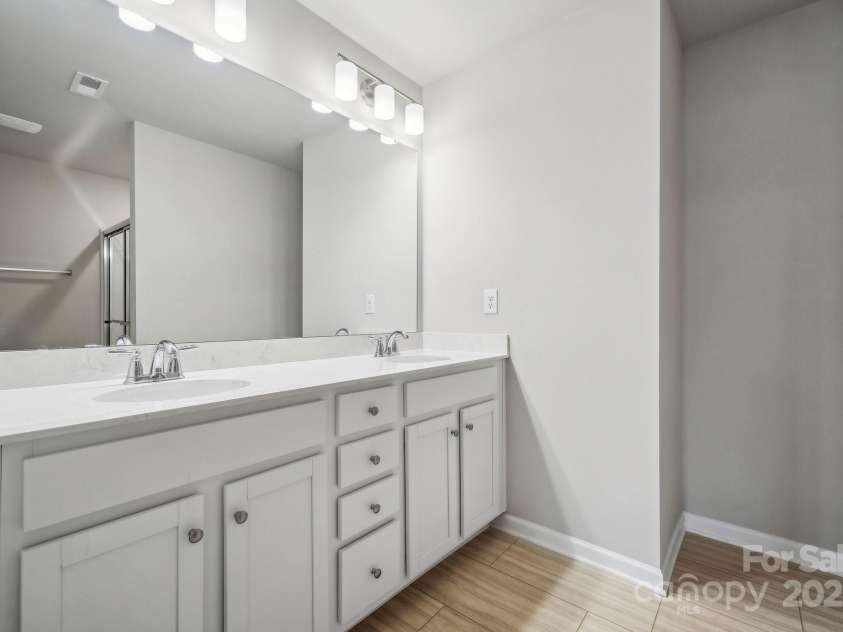 10036 Brittondale Lane, Charlotte, NC 28215.  MLS# CAR4238226, YatesRealty ID 7097. 