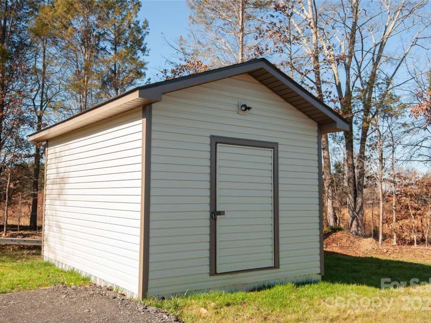 816 Perry Road, Troutman, NC 28166.  MLS# CAR4210141, YatesRealty ID 710. Building is 12' x 16'