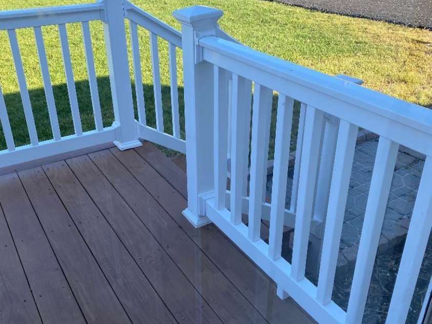 816 Perry Road, Troutman, NC 28166.  MLS# CAR4210141, YatesRealty ID 710. Front deck with vinyl railing