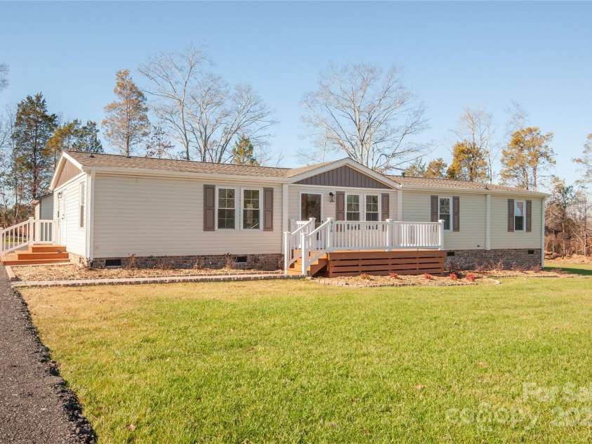 816 Perry Road, Troutman, NC 28166.  MLS# CAR4210141, YatesRealty ID 710. House sits nicely on lot