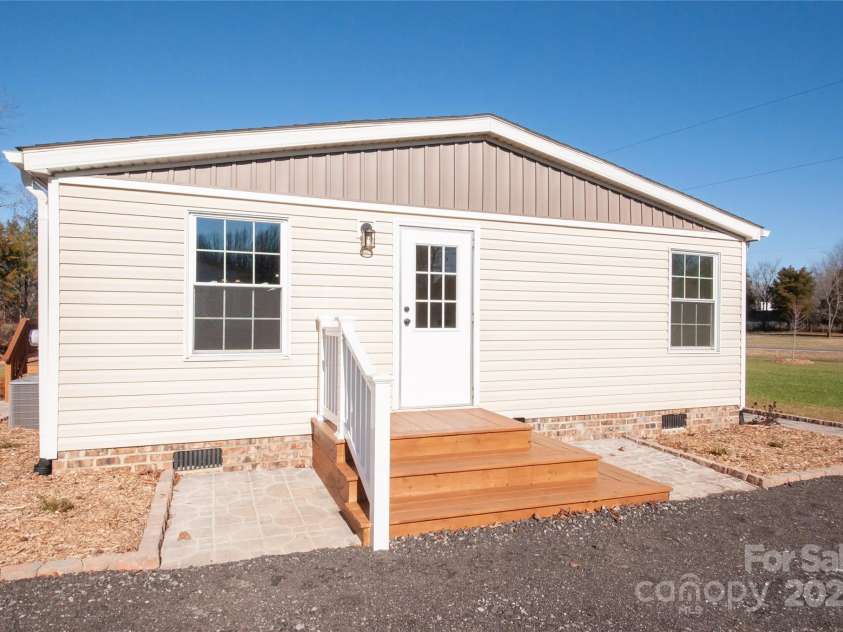 816 Perry Road, Troutman, NC 28166.  MLS# CAR4210141, YatesRealty ID 710. Looking NE