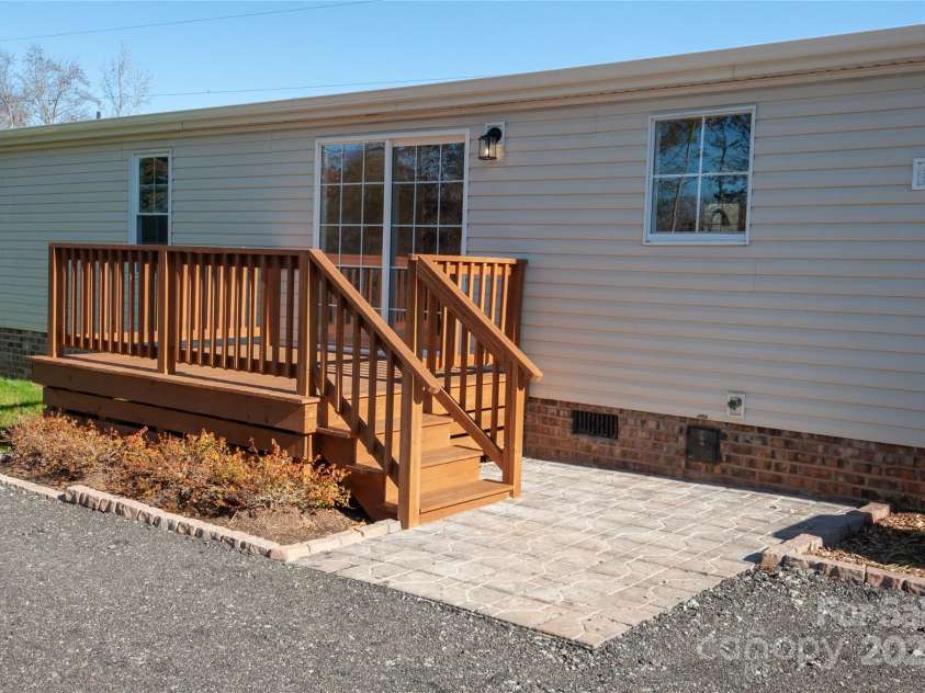 816 Perry Road, Troutman, NC 28166.  MLS# CAR4210141, YatesRealty ID 710. Nice finish work at rear also