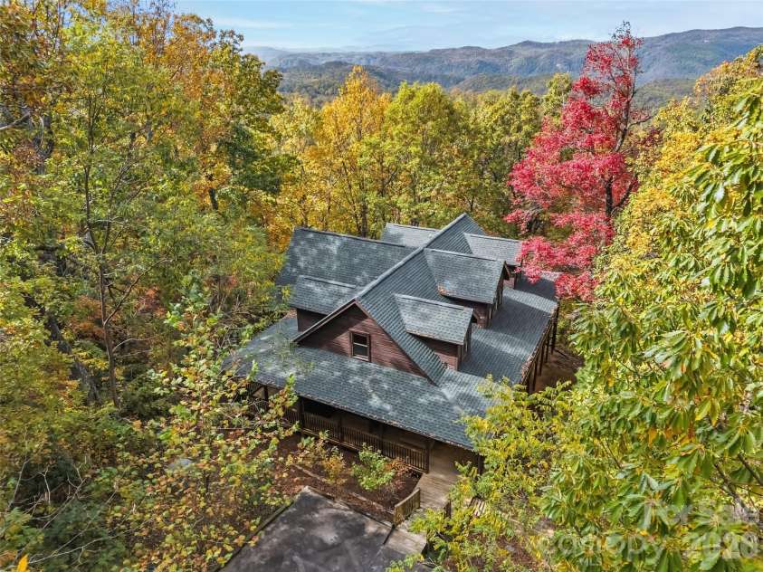 167 Mountain Vista Drive, Saluda, NC 28773.  MLS# CAR4337570, YatesRealty ID 7102. 