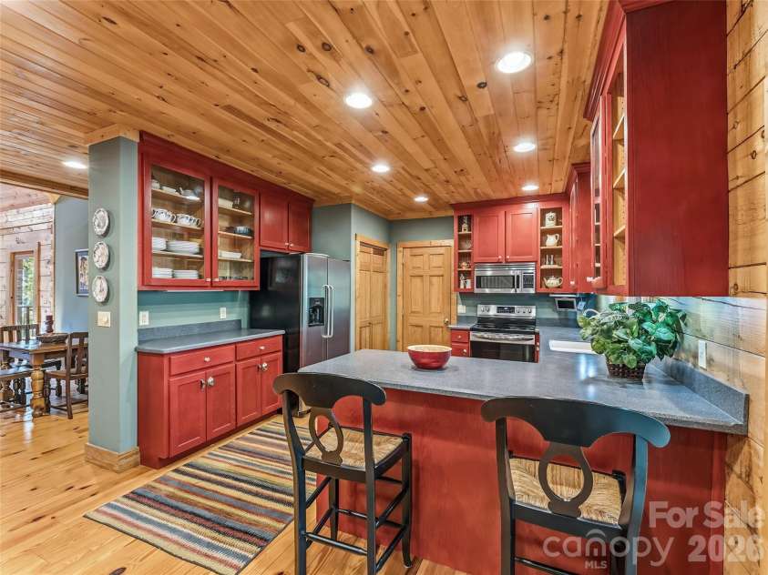 167 Mountain Vista Drive, Saluda, NC 28773.  MLS# CAR4337570, YatesRealty ID 7102. 