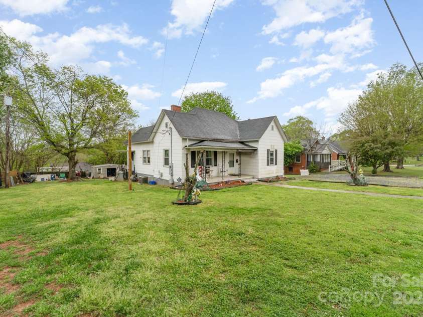 745 6th Avenue, Hickory, NC 28602.  MLS# CAR4244534, YatesRealty ID 7102. 