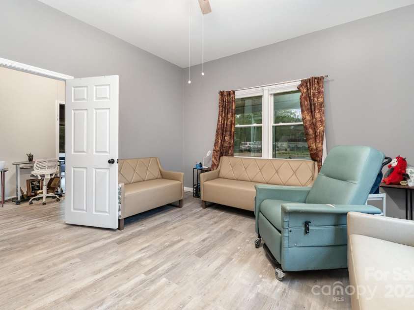 745 6th Avenue, Hickory, NC 28602.  MLS# CAR4244534, YatesRealty ID 7102. 