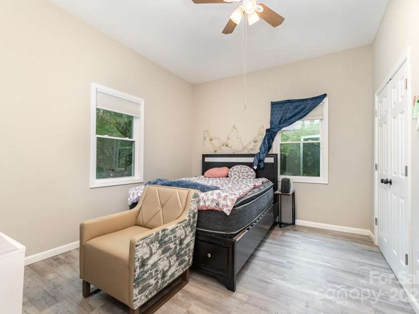 745 6th Avenue, Hickory, NC 28602.  MLS# CAR4244534, YatesRealty ID 7102. 