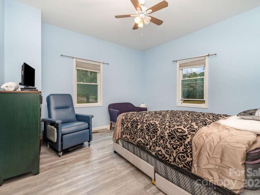 745 6th Avenue, Hickory, NC 28602.  MLS# CAR4244534, YatesRealty ID 7102. 