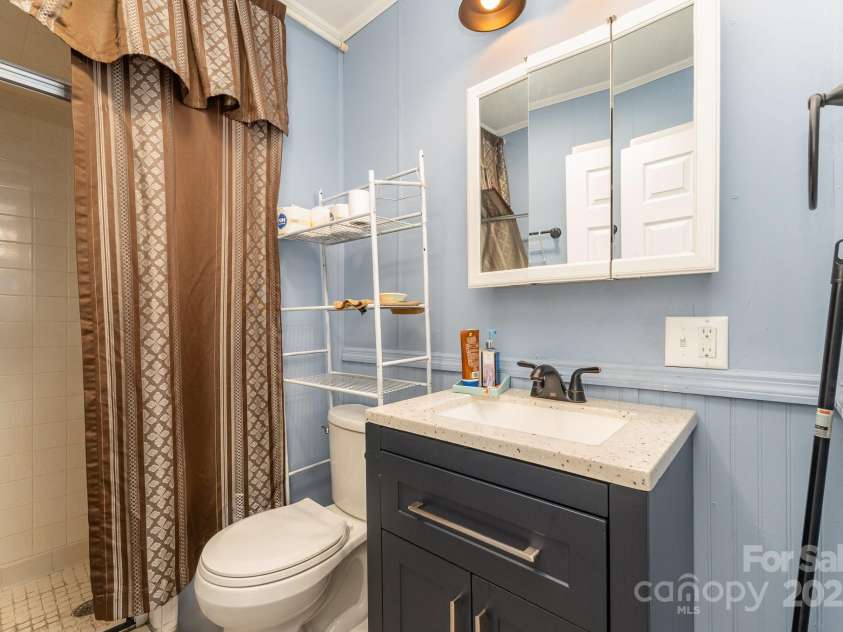 745 6th Avenue, Hickory, NC 28602.  MLS# CAR4244534, YatesRealty ID 7102. 