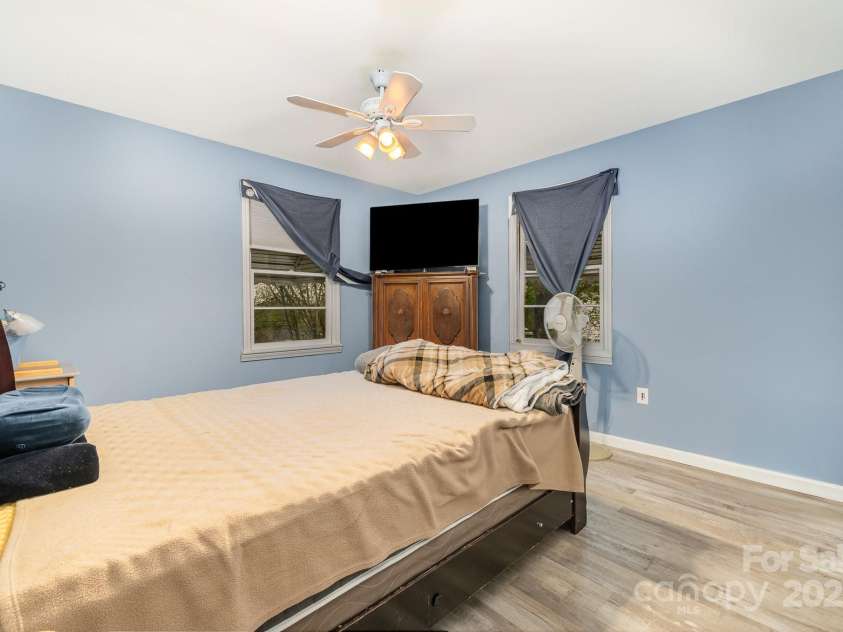 745 6th Avenue, Hickory, NC 28602.  MLS# CAR4244534, YatesRealty ID 7102. 