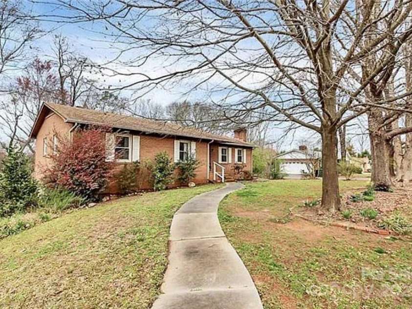 6520 Weldon Circle, Concord, NC 28027.  MLS# CAR4213418, YatesRealty ID 7104. 