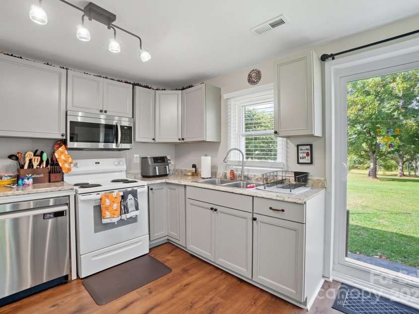 210 Roy Bell Road, Kings Mountain, NC 28086.  MLS# CAR4308756, YatesRealty ID 7105. 