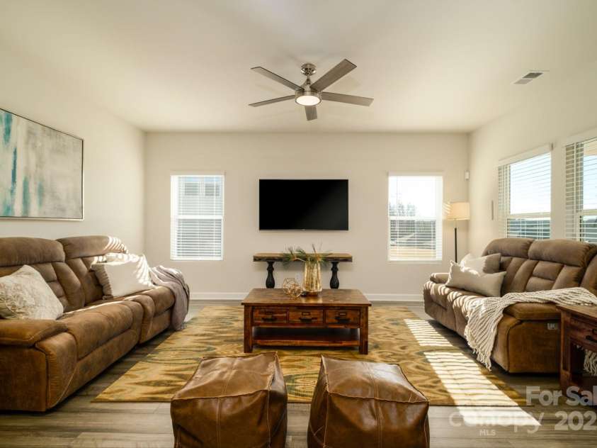 6420 Barcelona Way, Charlotte, NC 28214.  MLS# CAR4213257, YatesRealty ID 7105. 