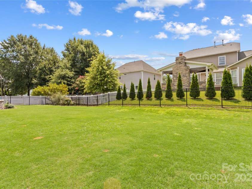 138 Byers Commons Drive, Mooresville, NC 28117.  MLS# CAR4326214, YatesRealty ID 7107. Large Back Yard 