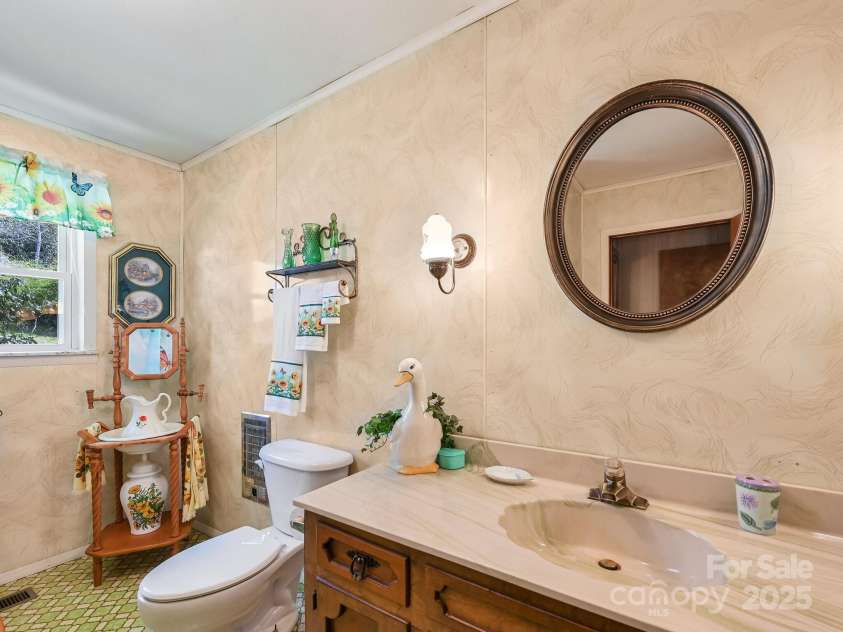 7530 NC 208 Highway, Marshall, NC 28753.  MLS# CAR4241127, YatesRealty ID 7109. 