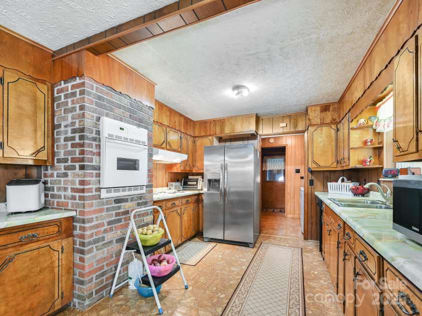 7530 NC 208 Highway, Marshall, NC 28753.  MLS# CAR4241127, YatesRealty ID 7109. 