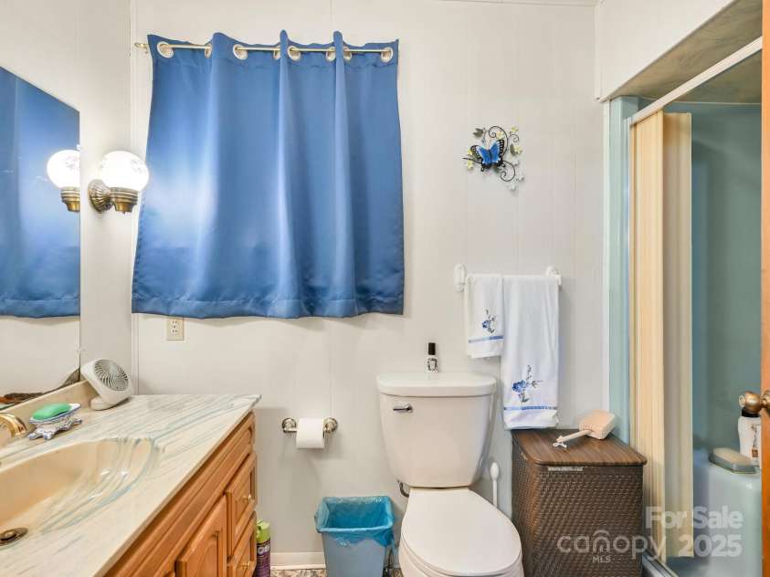 7530 NC 208 Highway, Marshall, NC 28753.  MLS# CAR4241127, YatesRealty ID 7109. Full bath w/ a tub/shower combo.