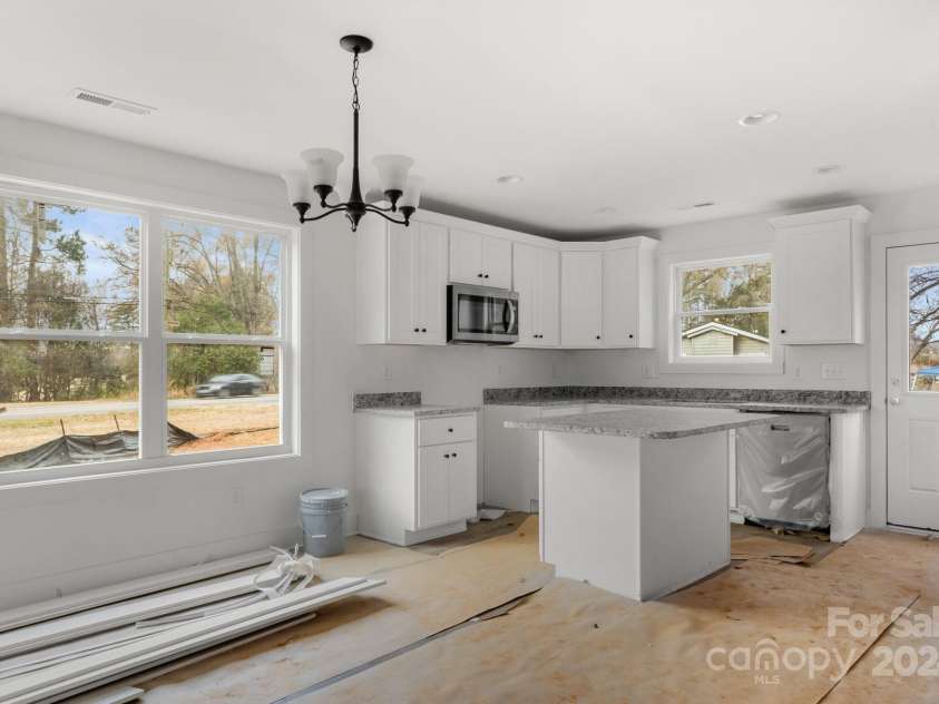 9251 Misenheimer Road, Charlotte, NC 28215.  MLS# CAR4184213, YatesRealty ID 711. 