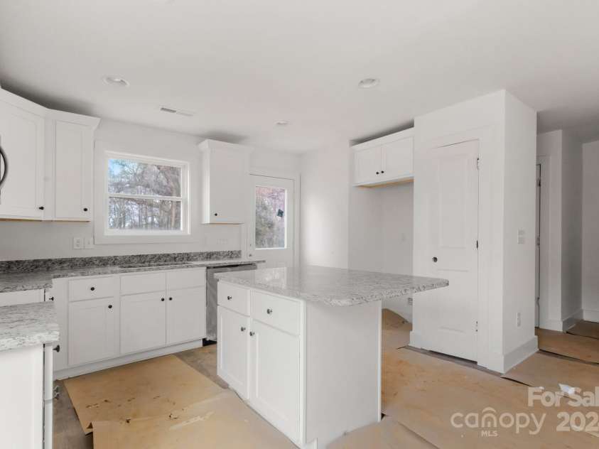 9251 Misenheimer Road, Charlotte, NC 28215.  MLS# CAR4184213, YatesRealty ID 711. 