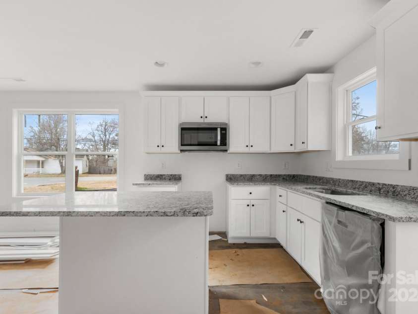 9251 Misenheimer Road, Charlotte, NC 28215.  MLS# CAR4184213, YatesRealty ID 711. 