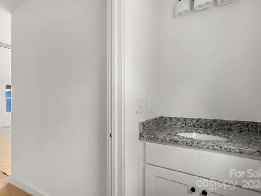 9251 Misenheimer Road, Charlotte, NC 28215.  MLS# CAR4184213, YatesRealty ID 711. 