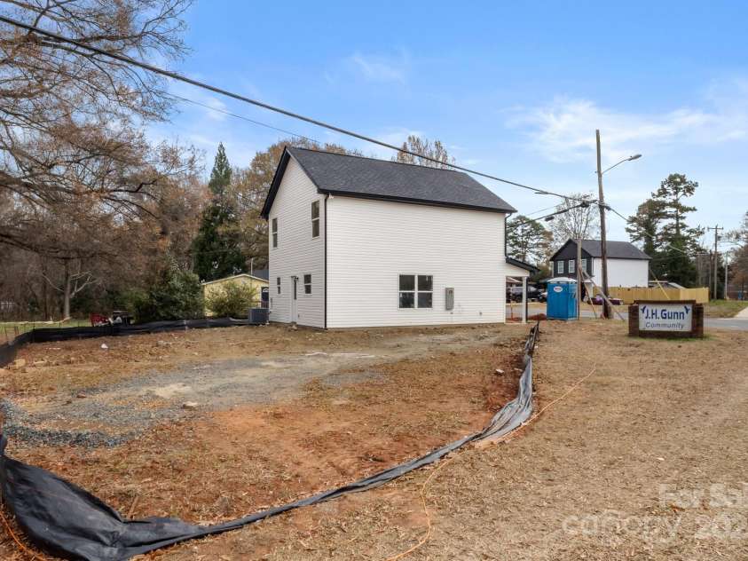 9251 Misenheimer Road, Charlotte, NC 28215.  MLS# CAR4184213, YatesRealty ID 711. 