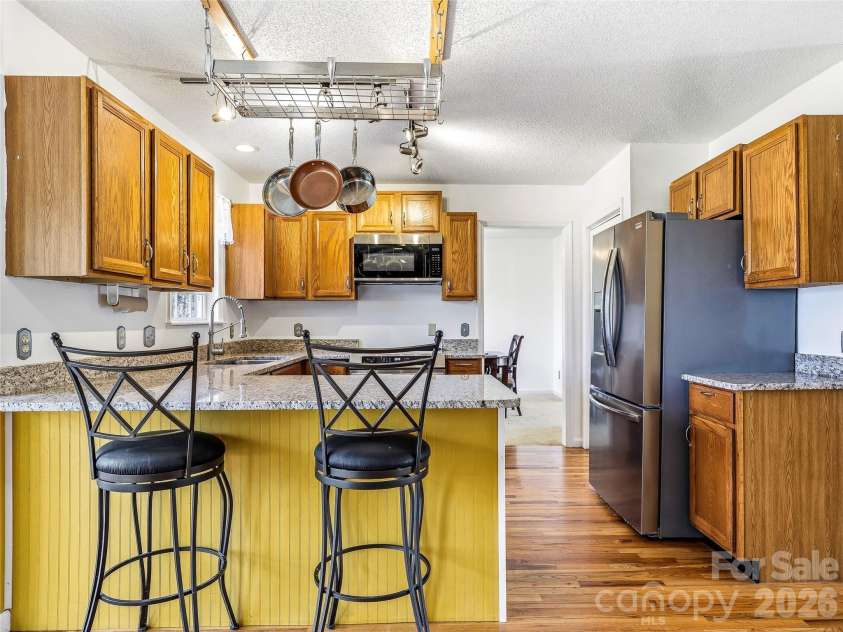 61 Rolling Hills Road, Mills River, NC 28759.  MLS# CAR4355749, YatesRealty ID 7110. Breakfast bar