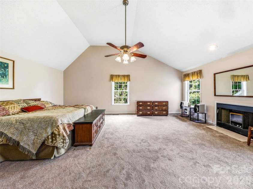 61 Rolling Hills Road, Mills River, NC 28759.  MLS# CAR4355749, YatesRealty ID 7110. Large Primary suite
