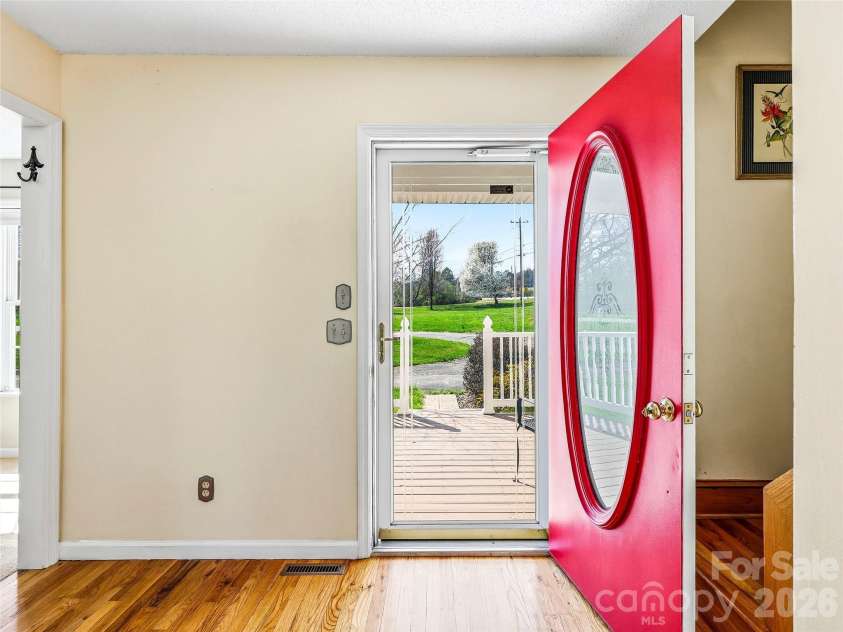61 Rolling Hills Road, Mills River, NC 28759.  MLS# CAR4355749, YatesRealty ID 7110. Welcoming foyer
