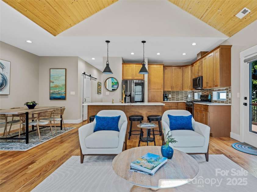 18 Destination Drive, Asheville, NC 28806.  MLS# CAR4305303, YatesRealty ID 7111. 