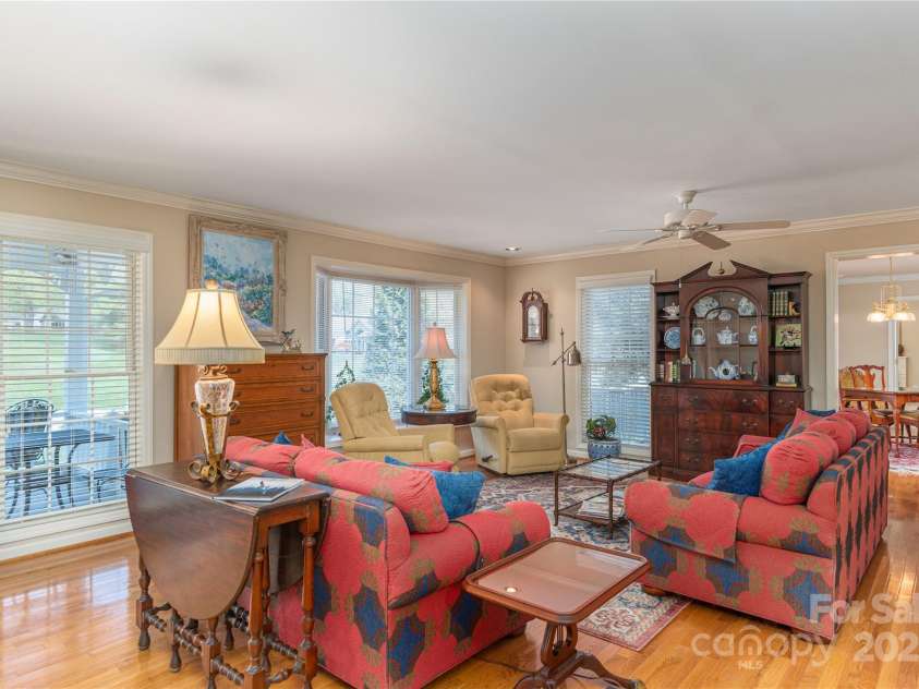 549 Eagles Nest Road, Waynesville, NC 28786.  MLS# CAR4243977, YatesRealty ID 7112. Living Room