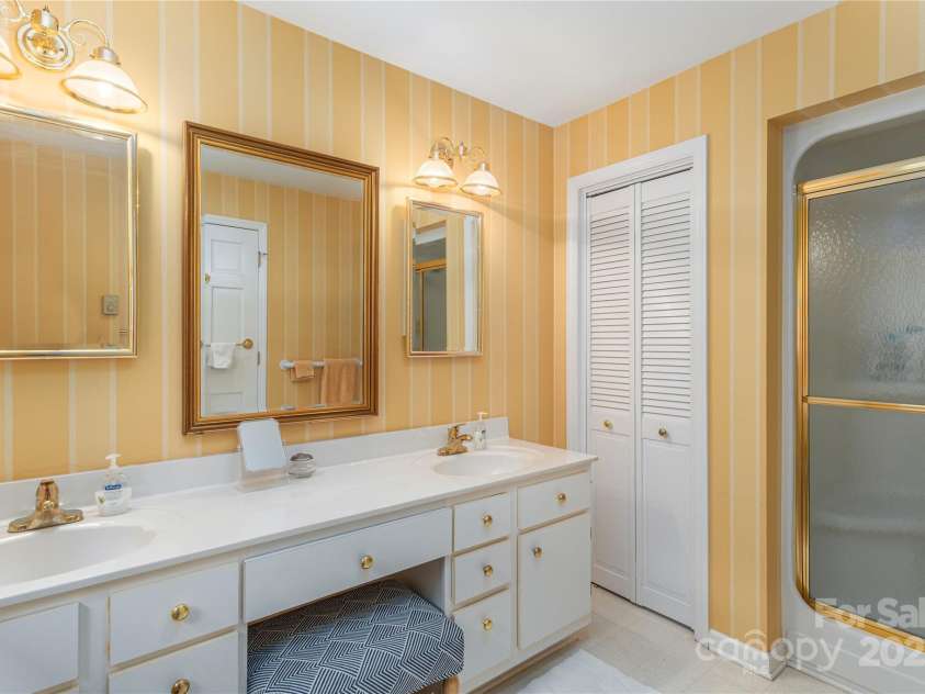 549 Eagles Nest Road, Waynesville, NC 28786.  MLS# CAR4243977, YatesRealty ID 7112. Second Primary Bath