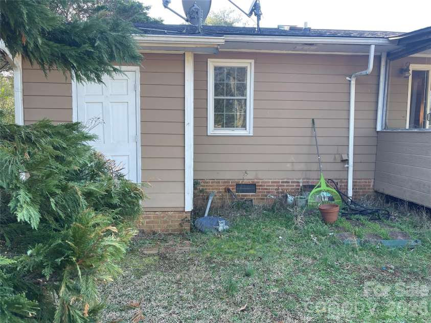 4907 Delmar Griffin Road, Monroe, NC 28110.  MLS# CAR4352631, YatesRealty ID 7113. 