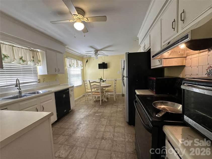 6120 Farm Pond Lane, Charlotte, NC 28212.  MLS# CAR4343816, YatesRealty ID 7115. Kitchen View 1