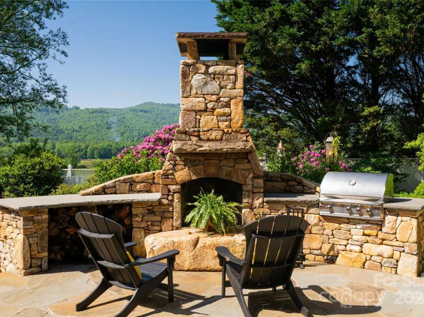 297 Crab Creek Road, Hendersonville, NC 28739.  MLS# CAR4184084, YatesRealty ID 7118. 