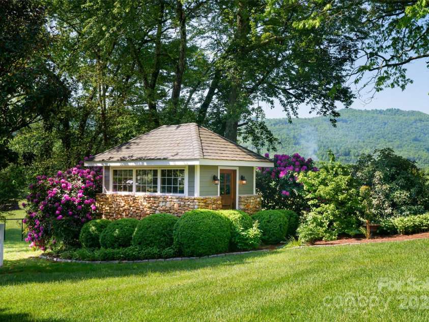 297 Crab Creek Road, Hendersonville, NC 28739.  MLS# CAR4184084, YatesRealty ID 7118. 