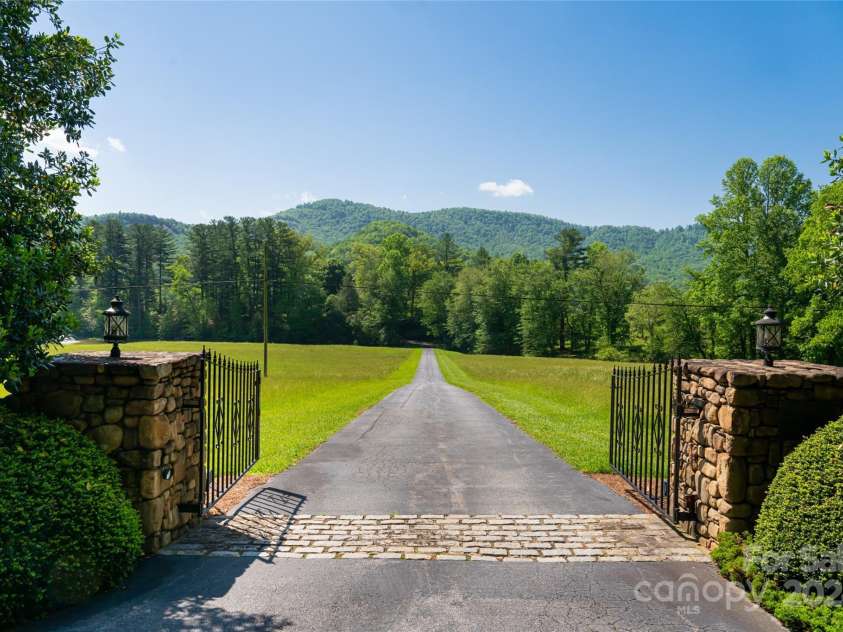 297 Crab Creek Road, Hendersonville, NC 28739.  MLS# CAR4184084, YatesRealty ID 7118. 