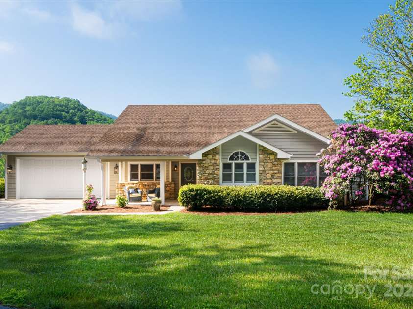 297 Crab Creek Road, Hendersonville, NC 28739.  MLS# CAR4184084, YatesRealty ID 7118. Guest Cottage