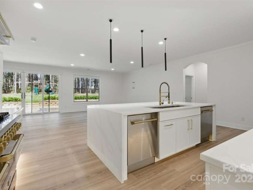 160 Belfry Loop, Mooresville, NC 28117.  MLS# CAR4235461, YatesRealty ID 7120. Kitchen Island