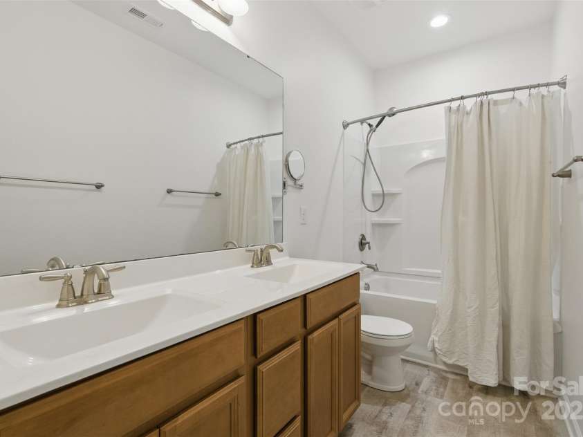 160 Belfry Loop, Mooresville, NC 28117.  MLS# CAR4235461, YatesRealty ID 7120. Upstairs Full Bath
