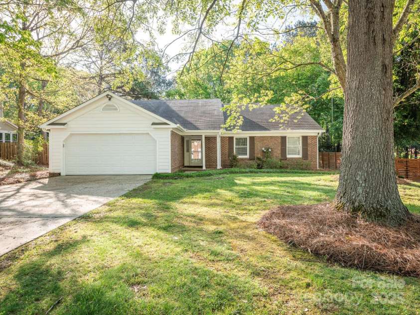 8718 Rittenhouse Circle, Charlotte, NC 28270.  MLS# CAR4246586, YatesRealty ID 7121. 
