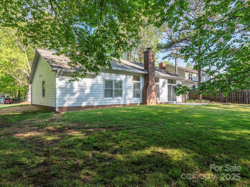 8718 Rittenhouse Circle, Charlotte, NC 28270.  MLS# CAR4246586, YatesRealty ID 7121. 