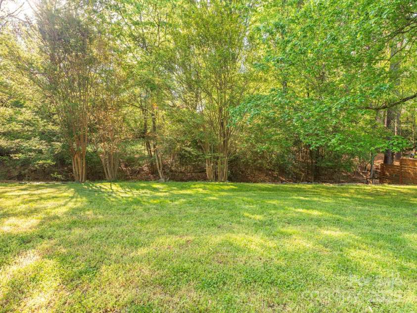 8718 Rittenhouse Circle, Charlotte, NC 28270.  MLS# CAR4246586, YatesRealty ID 7121. 