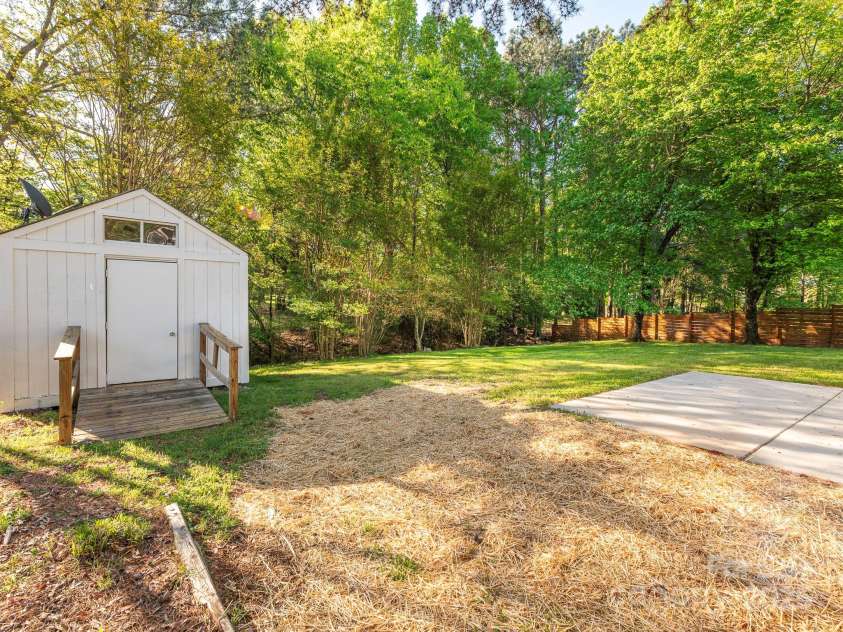 8718 Rittenhouse Circle, Charlotte, NC 28270.  MLS# CAR4246586, YatesRealty ID 7121. 