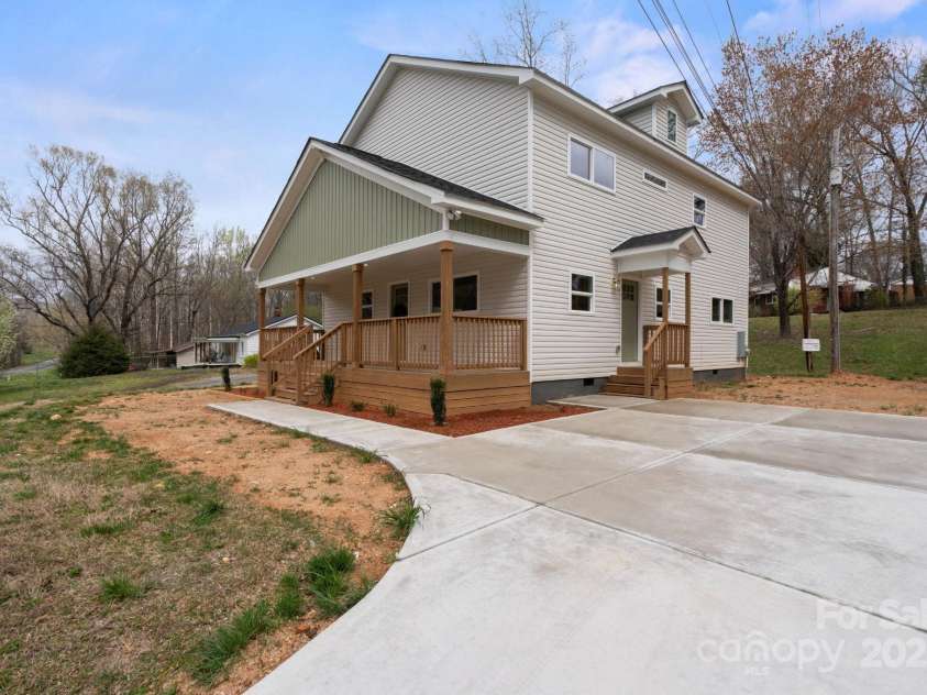 902 Mountain Street, Cherryville, NC 28021.  MLS# CAR4285812, YatesRealty ID 7122. 